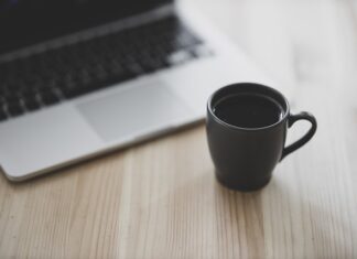 Czy można pracować zdalnie z innego kraju?